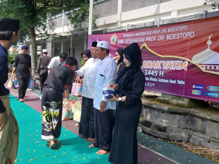 Tanamkan Kepedulian Siswa, SMK Kesehatan Prof Dr Moestopo Santuni Anak Yatim dan Piatu
