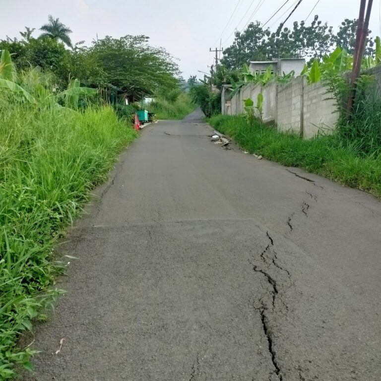 Akses Jalan ke Wisata Rumah Pohon Pabangbon Ambles Kedua Kalinya