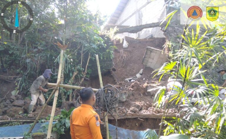 4 Kampung di Lemah Duhur Diterjang Angin Kencang dan Longsor