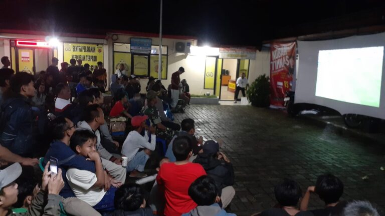 Nobar di Mapolsek Nanggung Direspons Positif Warga, Forkopimcam dan KOK