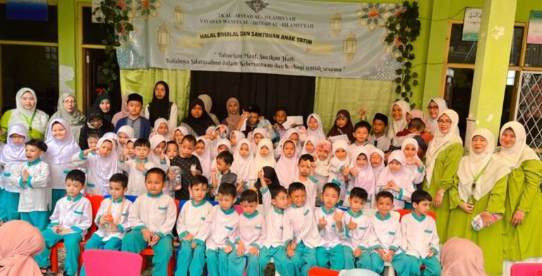 Pupuk Kepedulian, TK Al-Irsyad Al-Islamiyyah Gelar Haflatul Ied dan Santuni Yatim