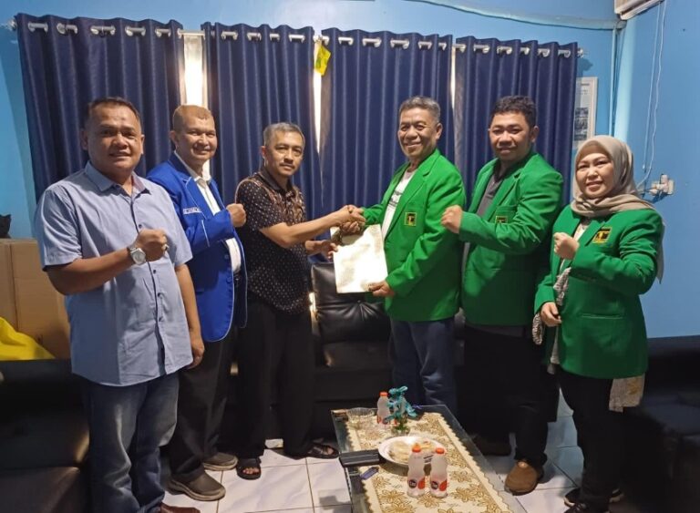 Wakili Elly Yasin, Lurah Usup Ambil Formulir Cabup dan Cawabup ke Partai Demokrat