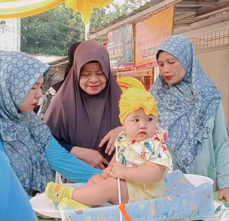 Warga Sambut Antusias Alfamart Sahabat Posyandu