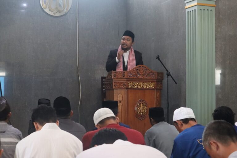 Maknai Pengorbanan, Karyawan, Keluarga Pasien dan Masyarakat Sekitar RSUD Leuwiliang Gelar Sholat Idul Adha di Masjid Hajjah Fatimah