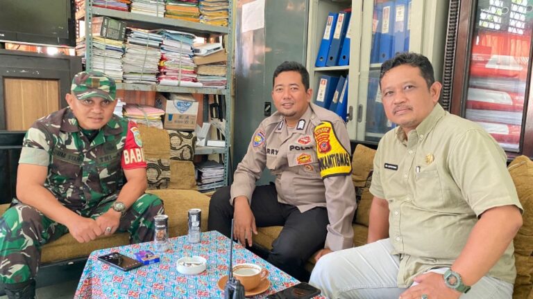 Anggota Bhabinkamtibmas Polsek Ciomas Sambangi Sekolah SMPN 02 Ciomas