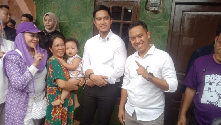 Kaesang Temani Sendi Blusukan di Pamoyanan