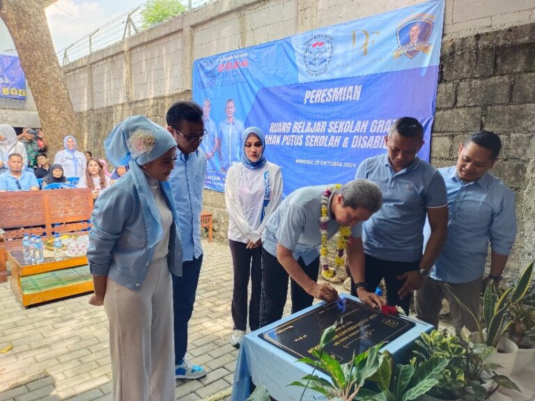 Dedie-Jenal Resmikan PKBM Bakti Nusa