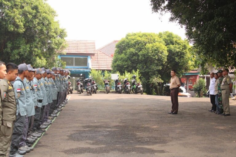 Jelang Pilkada Serentak, Puluhan Satlinmas Tamansari Ikuti Apel dan Bimtek
