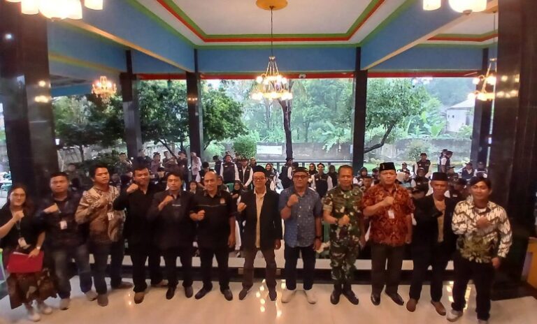 Ratusan Pengawas TPS Resmi di Lantik Panwascam Tamansari