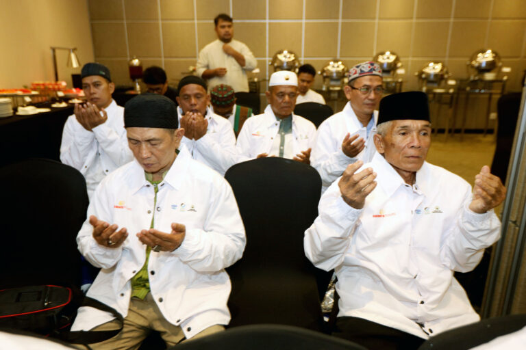 AQUA dan DMI Berikan Kesempatan Ibadah Umrah bagi Marbot Masjid dari 6 Provinsi