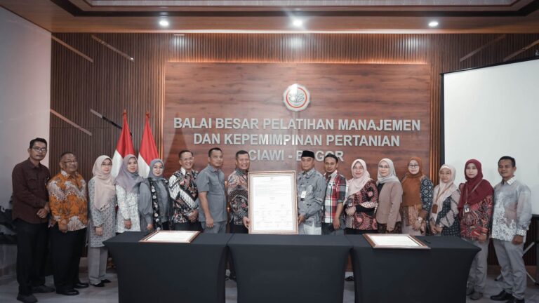 Komitmen Berantas Korupsi, Jajaran dan Pegawai UPT Kementan, Tandatangani Pakta Integritas