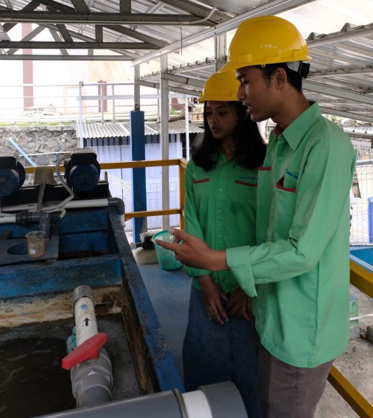 Lulusan Program Studi DIII Pengolahan Limbah Industri Politeknik AKA Bogor: Siap Jadi Pahlawan Lingkungan di Era Industri 4.0