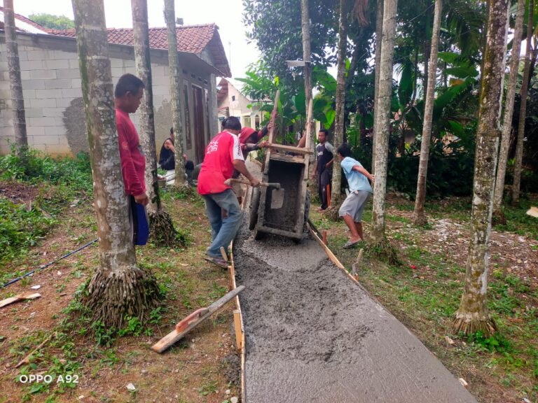 DD Tahap Dua Cair, Pemdes Kalongliud Betonisasi Jalan Lingkungan