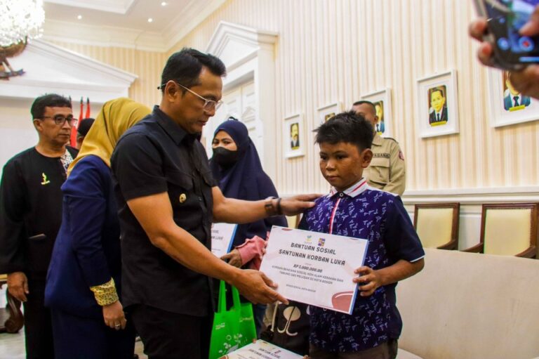 Pemkot Bogor Serahkan Bantuan Sosial bagi Korban Bencana