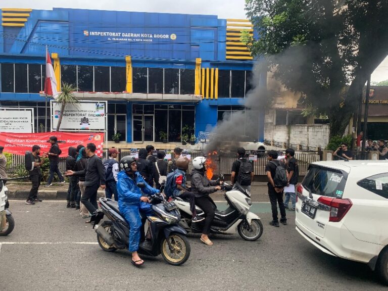 Kinerja Disoal, AMBB Geruduk Kantor Inspektorat Kota Bogor