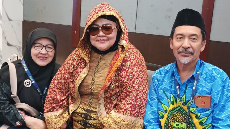Bunda Ratu Agung, Sosok yang Multi Talenta