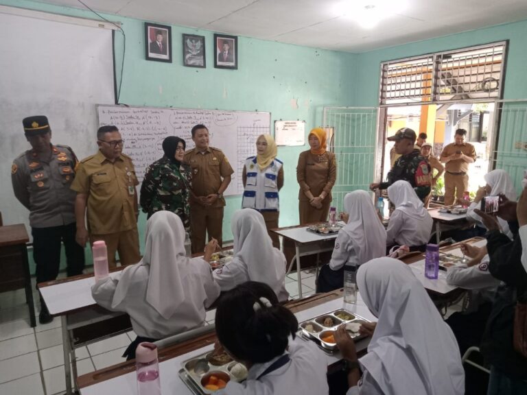 SMPN 1 Tamansari Ujicoba Program Makan Bergizi Gratis