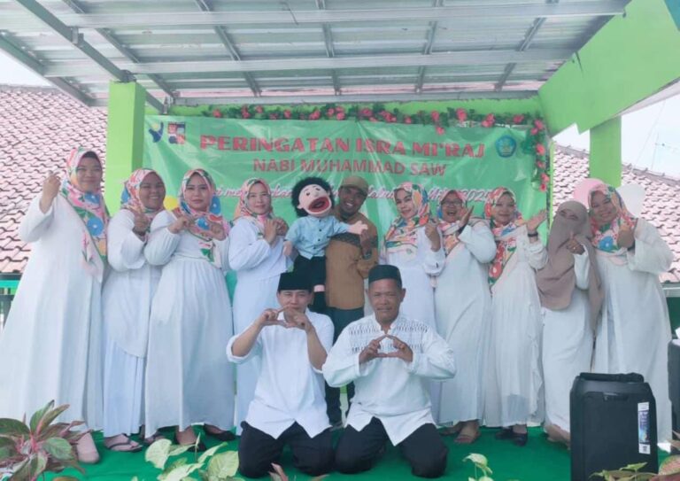 Lewat Dongeng Boneka, SDN Balungbang Jaya 3 Ajak Siswanya Maknai Isra Mi’raj