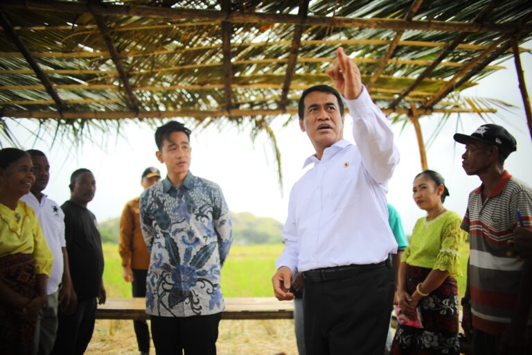 Mentan Amran Dampingi Wapres Gibran ke NTT, Tegaskan Komitmen Terus Dorong Kemajuan Pertanian