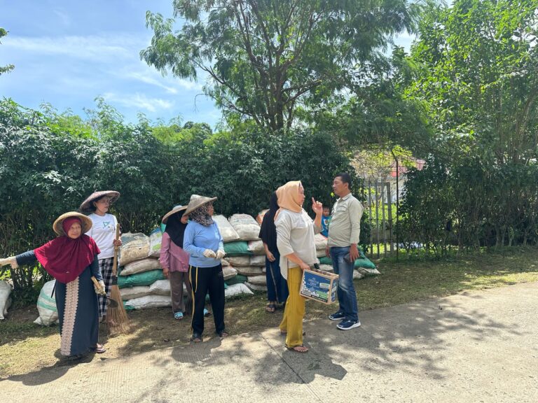 Camat Megamendung: Setiap Desa Harus Bersih