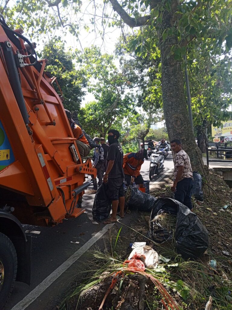 Pengunjung Wisata Apresiasi Penanganan Sampah di Megamendung