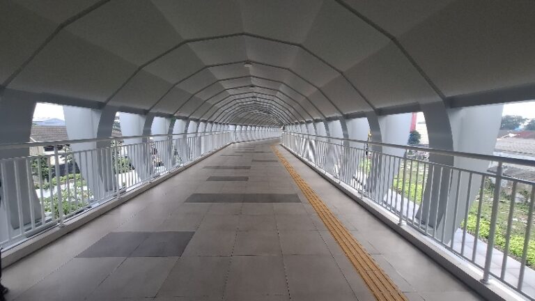 Skybridge Stasiun Paledang Mulai Beroperasi