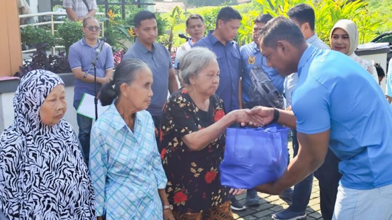 Bentuk Pengabdian, AAU Angkatan 2005 Berbagi Dengan Warga Rancabungur