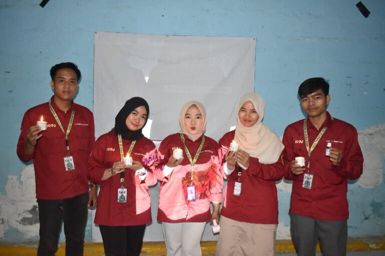 Inovasi Hijau KKN UIKA: Ubah Minyak Jelantah Menjadi Lilin Aromaterapi Ramah Lingkungan