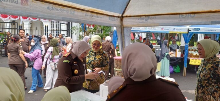 Kejari Kota Bogor Gelar Bazaar Sembako Murah