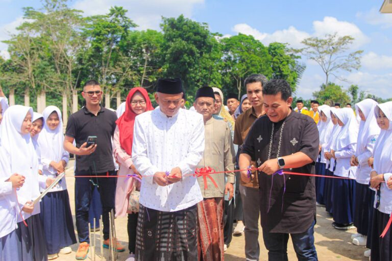 Telkom Priangan Barat Resmikan Ruang Belajar di Ponpes Mazro’atul Ulum Cianjur