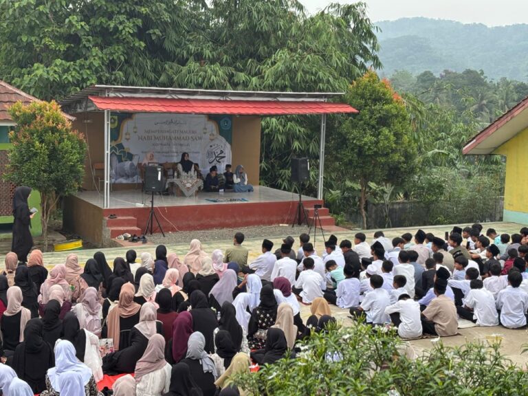 Momentum Maulid Nabi, SMPN 2 Cigudeg Perkuat Nilai Akhlak Siswa