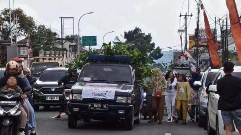 PT BAP Bagikan Ribuan Bibit Pohon ke Warga