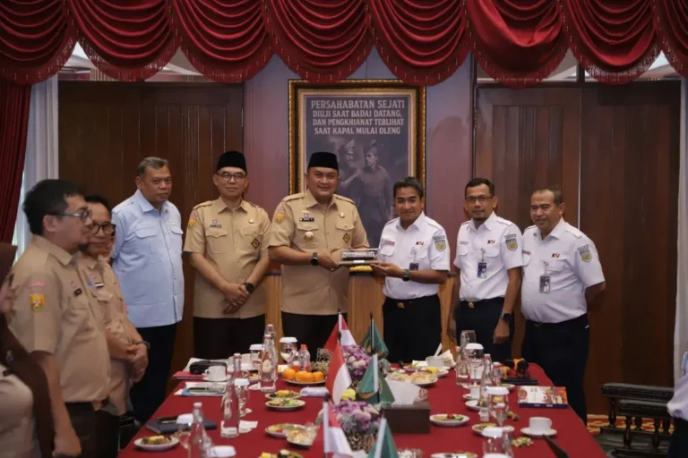 Bupati Bogor dan PT KAI Perkuat Sinergi Kembangkan Sistem Transportasi Terpadu