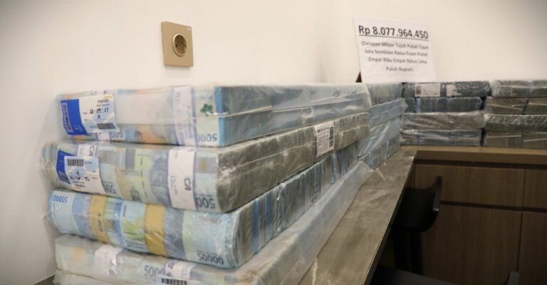 KPK Setor Ke Negara Hasil Lelang Barang Rampasan Sebesar 8 Milyar