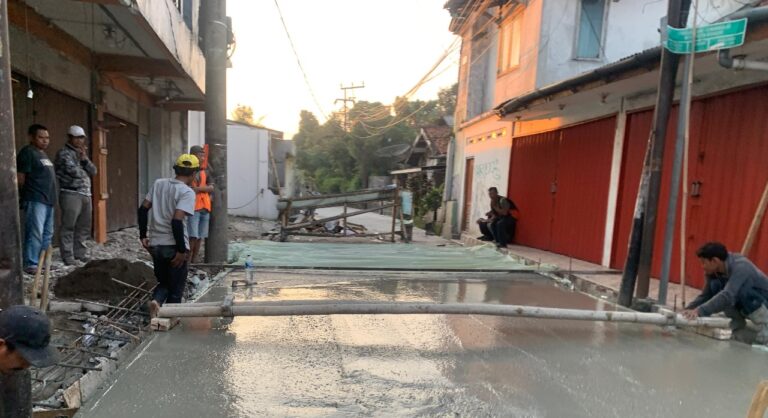 Perbaikan Jalan Simpang 3 Cimanglid Hampir Rampung, Akses Warga Tamansari Makin Lancar