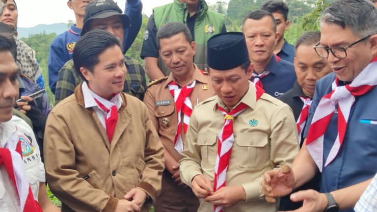 Menteri LH Cabut Segel Diganti Dengan Tanam Pohon