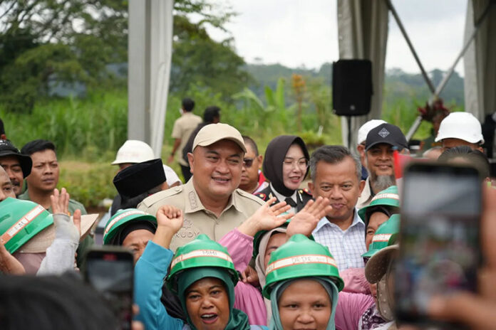 bupati dan mentri LH