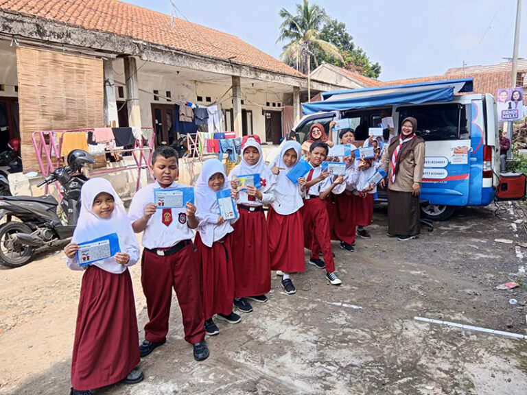Gerakan Menabung Pada Usia Dini Bagi Siswa SD Negeri Loji 3 Kota Bogor