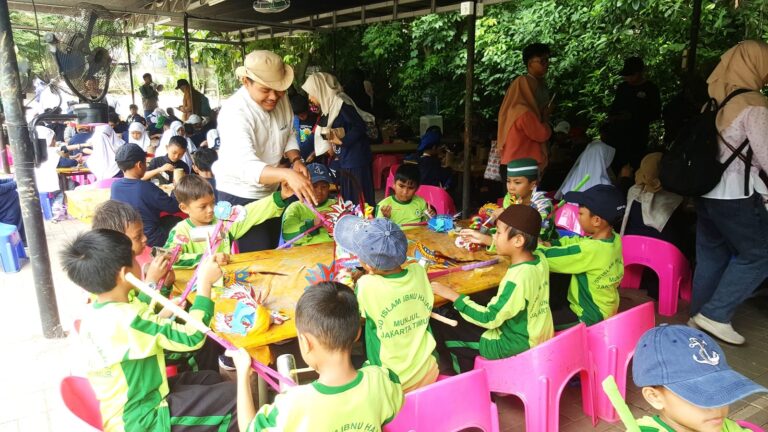 Outing Kelas Seru Bareng Teman Explore Lebih Dekat Dengan Alam