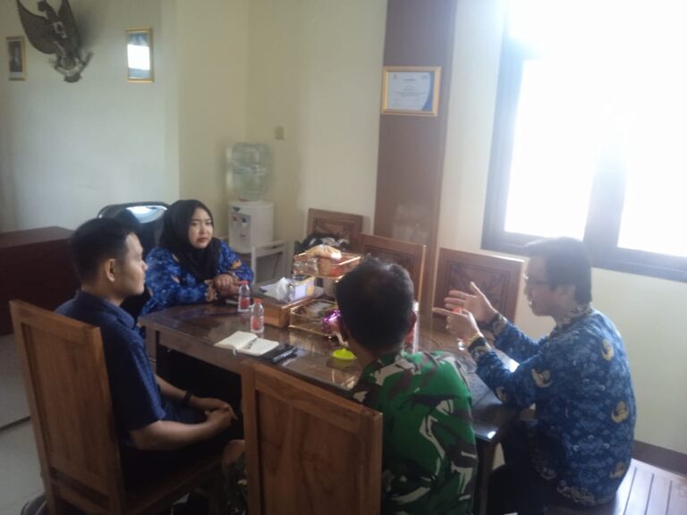 Peduli Masyarakat, Ismail Salurkan Dana Aspirasi Perbaiki Rumah Tidak Layak Huni