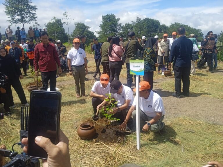 Menko PMK dan BNPB Gandeng EIGER Adventure Land Hijaukan Puncak