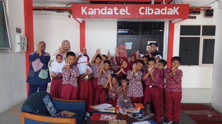 Kunjungan Edukasi Siswa-Siswi SDN Pasir Kolotok ke Telkom Daerah Cibadak