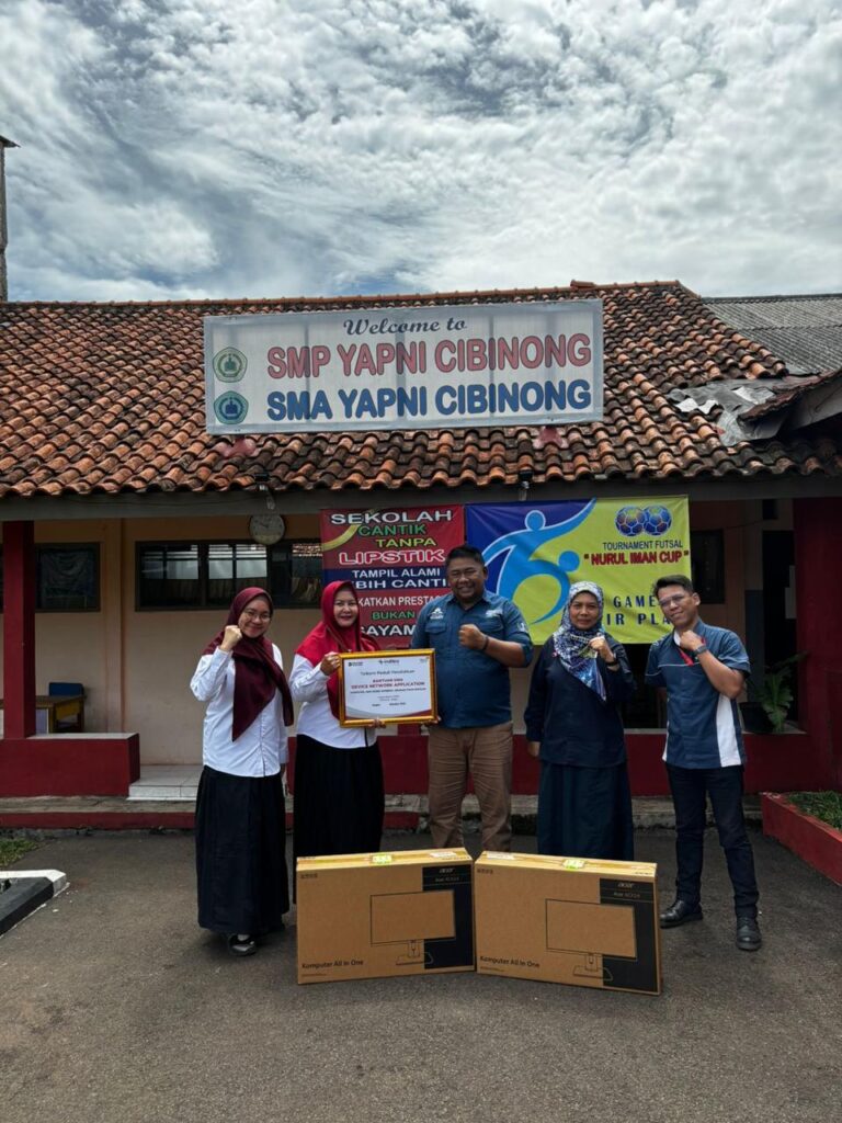 Penyerahan Bantuan DNA ke SMA YAPNI Cibinong oleh Telkom Witel Priangan Barat