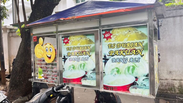 Es Krim Durian Pakuan Bang Ali, Sensasi Duren Asli yang Bikin Nagih di Bogor Timur