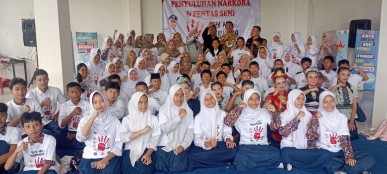 Puluhan Siswa MTs Nurussa’adah Ikuti Penyuluhan Bahaya Narkoba dan Pentas Seni di Desa Sirnagalih