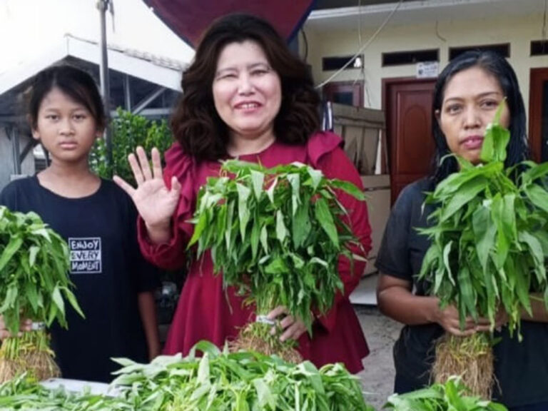 Dukung Program Ketahanan Pangan, Jane Nadeak Salurkan 300 Sayuran dan Tempe Gratis