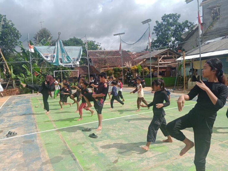 Beri Dukungan, KOK Nanggung Hadiri Latihan Pencak Silat di Batutulis