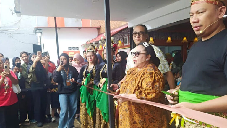 Depok Pecah! Ratusan Warga Padati Grand Opening Ayam Panggang Mami Nungky