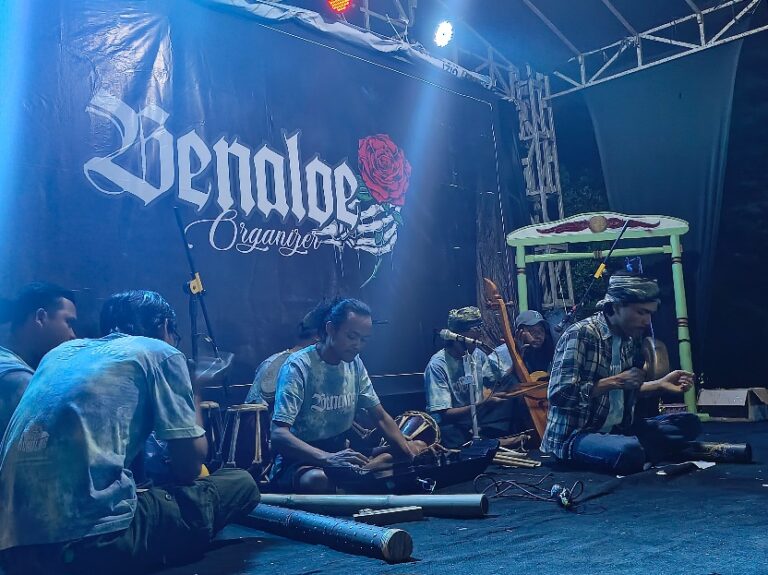 Refleksi Akhir Tahun, Warga Desa Ciadeg Rayakan Budaya dan Dorong UMKM Lokal