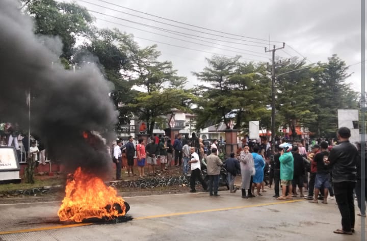 Demo Tuntut Kompensasi Tambang Ricuh, Jalan Nasional di Cigudeg Lumpuh